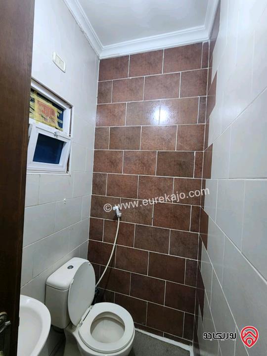 شقة شبه أرضية مساحة 150م داخلي و 120م خارجي للبيع في اربد - الحي الشرقي