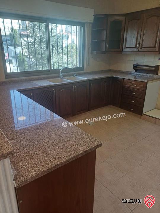 شقة طابق ثالث مساحة 185م مع روف 75م للايجار في عمان - خلدا