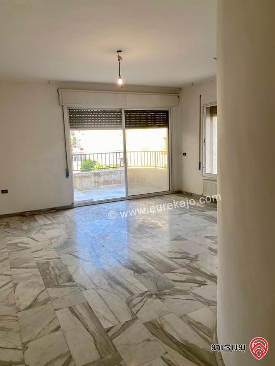 شقة طابقية مساحة 320م للايجار في عمان - الرابية مقابل السفارة الصينية 