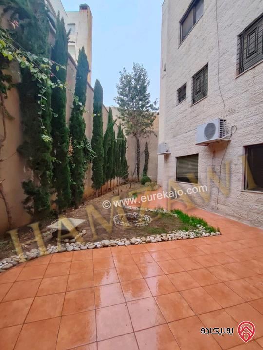 شقة شبه أرضية مساحة 220م داخلي و 80م خارجي للايجار في عمان - دير غبار 