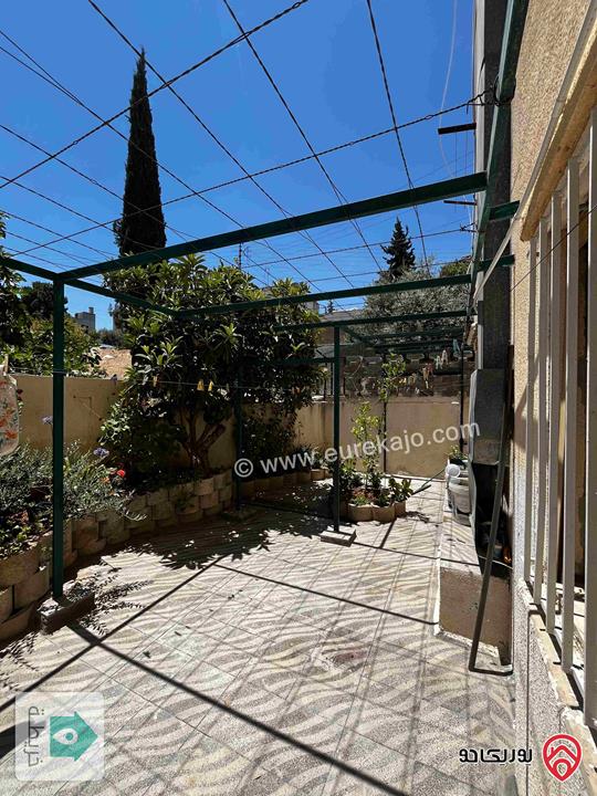 شقة مساحة 130م داخلي و 170م خارجي للبيع في عمان - ابو نصير حارة ٢