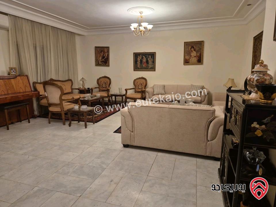 شقة دوبليكس طابقين مساحة 255م داخلي و 100م خارجي للبيع في عمان - عبدون 