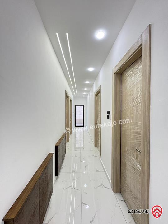 شقة طابق ثالث دوبلكس مساحة 212م مع تراس خارجي 40م للبيع في عمان - البنيات 