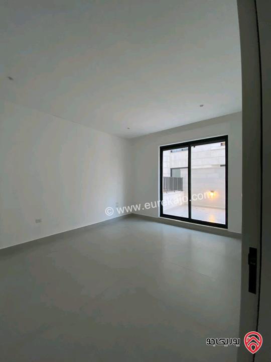 شقة طابقية ارضية مساحة 300م داخلي و 350م خارجي للبيع في عمان - دابوق