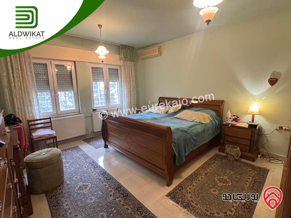 فيلا مستقلة مفروشة للبيع في عمان - خلدا مساحة البناء 580م ومساحة الارض 940م موقع اطلالة