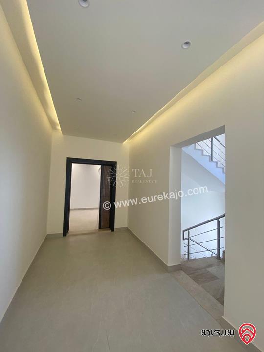 شقة فاخرة أرضية مساحة 386م داخلي و 300م خارجي للبيع في عمان - مرج الحمام / الحويطي