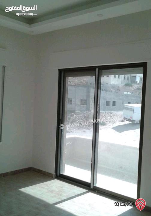 شقة مساحة 135م طابق ثالث للبيع في عمان - حي عدن جبل النصر