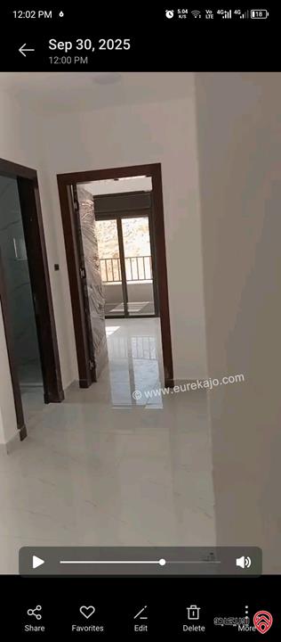 شقة جديدة لم تسكن طابق ثاني مساحة 80م للبيع في عمان - الجبيهة مقابل الجامعة الأردنية الباب الرئيسي