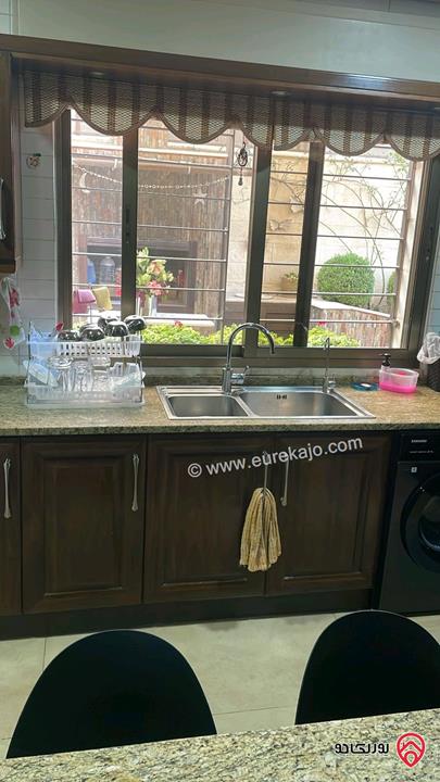 شقة ارضية طابقية مساحة 286م داخلي و حديقة وتراسات 300م للبيع في عمان - أم اذينة