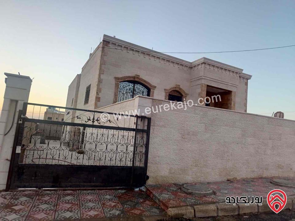 منزل شبه فيلا مساحة 295م على أرض 525م للبيع في عمان - بمنطقة البيضاء 