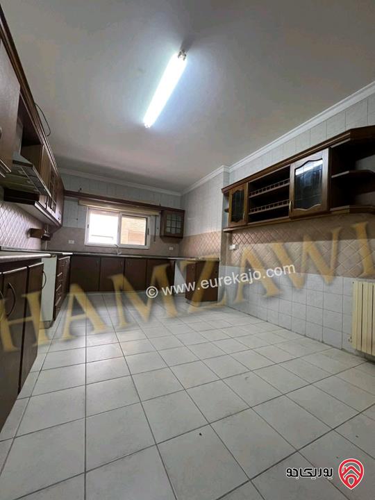 شقة ديلوكس طابق اول مساحة 230م للايجار في عمان - خلدا