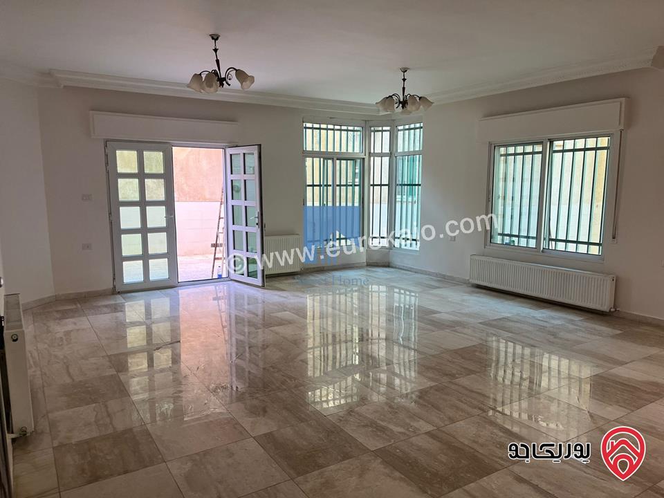 شقة شبه أرضية مساحة 143م داخلي مع ترسات 100م للبيع في عمان - عرقوب خلدا