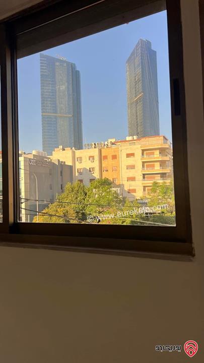 شقة طابق ثالث مساحة 221م للبيع في عمان - بين الدوار السادس و السابع نهاية شارع المدينة المنورة