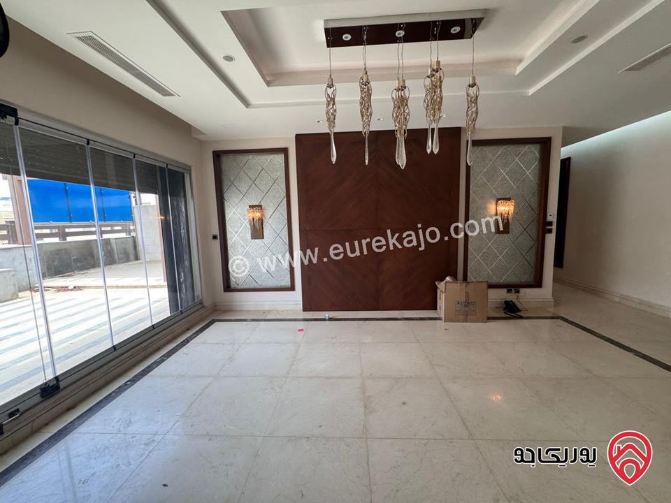 فيلا للبيع في عمان - ضاحية النخيل مساحة البناء 1600م ومساحة الارض 1036م ومساحة الحديقة 300م