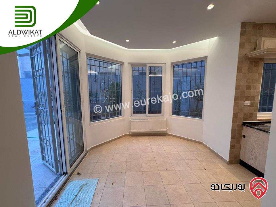 شقة فاخره ارضية للايجار في عمان - دير غبار مساحة البناء 280م ومساحة الحديقة 100م والترس 150م موقع مميز تصلح للسفارات والهيئات الدبلوماسية