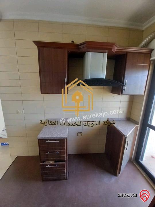 شقة فارغة طابق اول مساحة 110م للإيجار في عمان - الرابية 