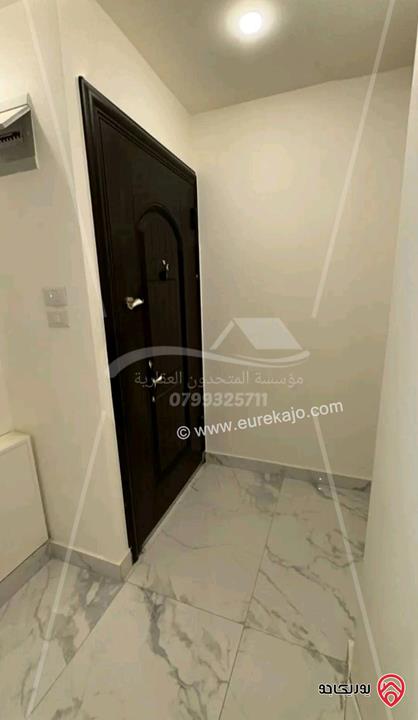 شقة فارغة شبه أرضية مساحة 80م داخلي و 120م خارجي للايجار في عمان - الجندويل