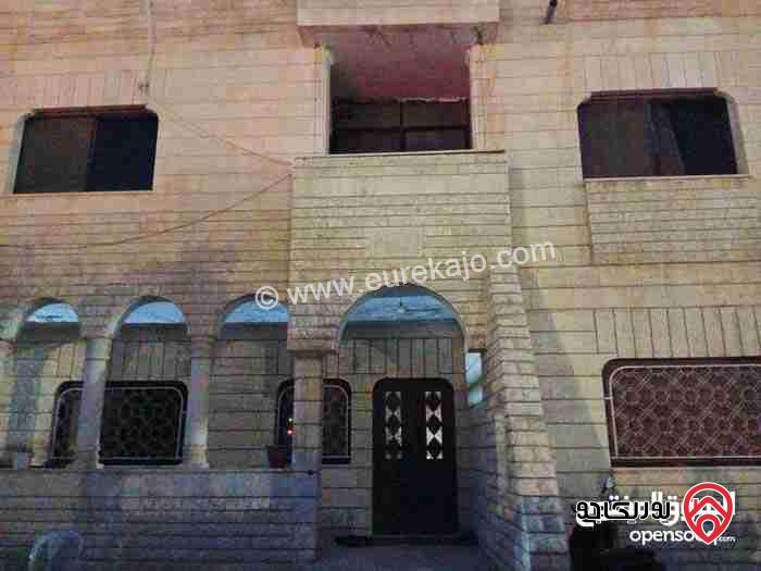منزل مستقل فيلا مكون من 3 طوابق على أرض 993م للبيع في عمان - أبو علندا