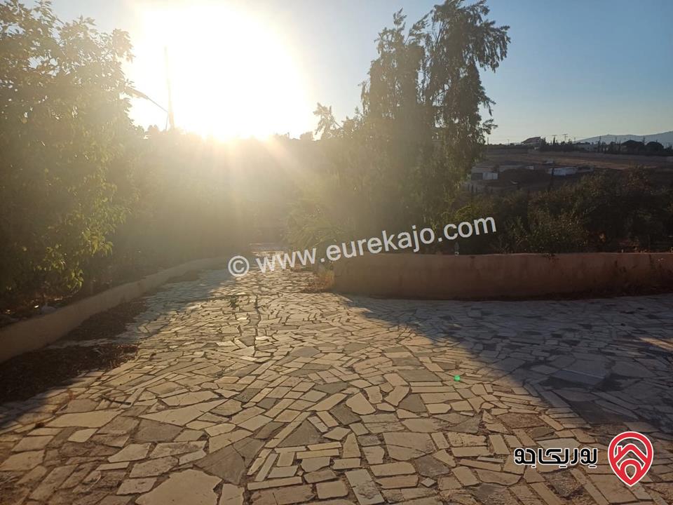 مزرعة مساحة الأرض 4 دونم و 811م والبناء 500م للبيع في البلقاء - تل الرمان