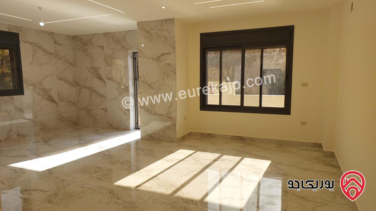 شقة ارضية مساحة 150م داخلي و 90م خارجي للبيع في عمان - عرجان 