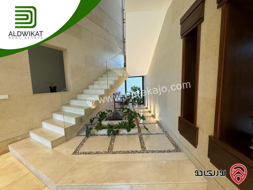 فيلا مستقلة للبيع في عمان - بدر الجديدة مساحة الارض 985م ومساحة البناء 1200م ومساحة الحديقة 400م ومساحة الترس 200م ذات موقع واطلالة مميزة