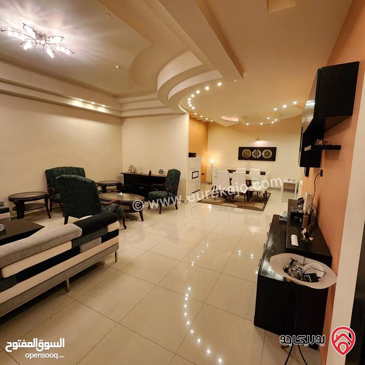 شقة مفروشة أرضية مساحة 241م داخلي و 28م خارجي للايجار في عمان - خلدا