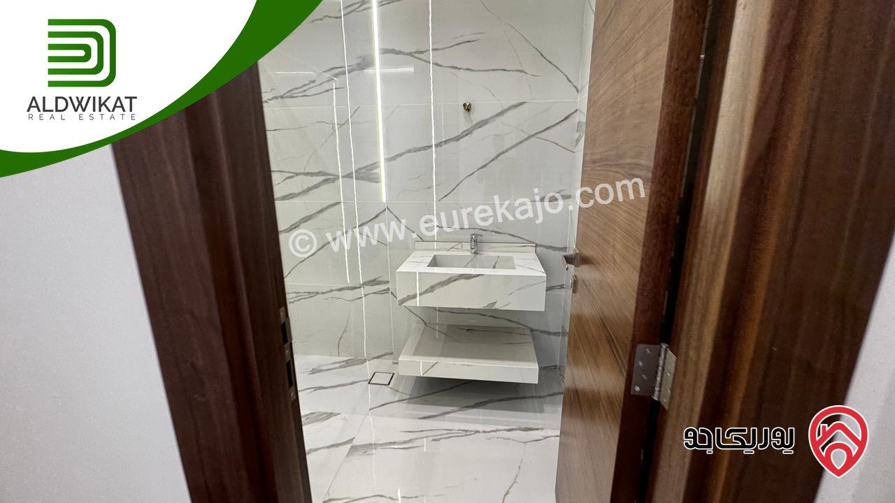 شقة ارضية للبيع في عمان - خلدا مساحة البناء 250 م والترس 80م موقع مميز واطلالة