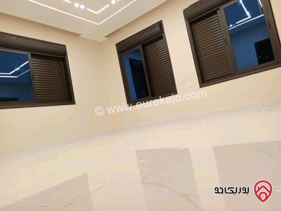 فيلا مساحة 235م على أرض 517م للبيع في الزرقاء الجديدة 