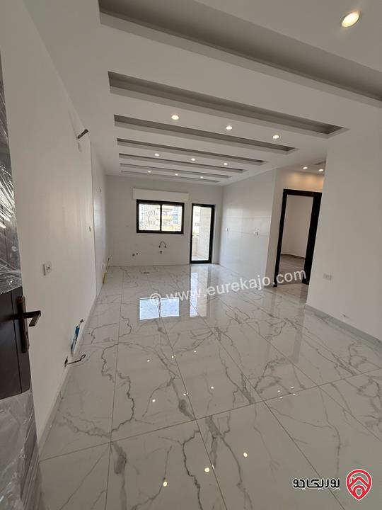 شقة مساحة 150م طابق أول للبيع في عمان - الجبيهة خلف ديوان آل الصمادي 