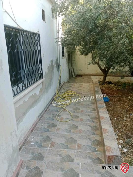 منزل طابقين + مستودع على أرض 446م للبيع في اربد - الحصن