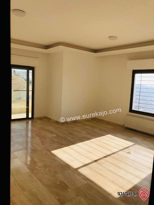 شقة طابق ثالث مساحة 205م مع روف 25م للبيع في عمان - الكرسي