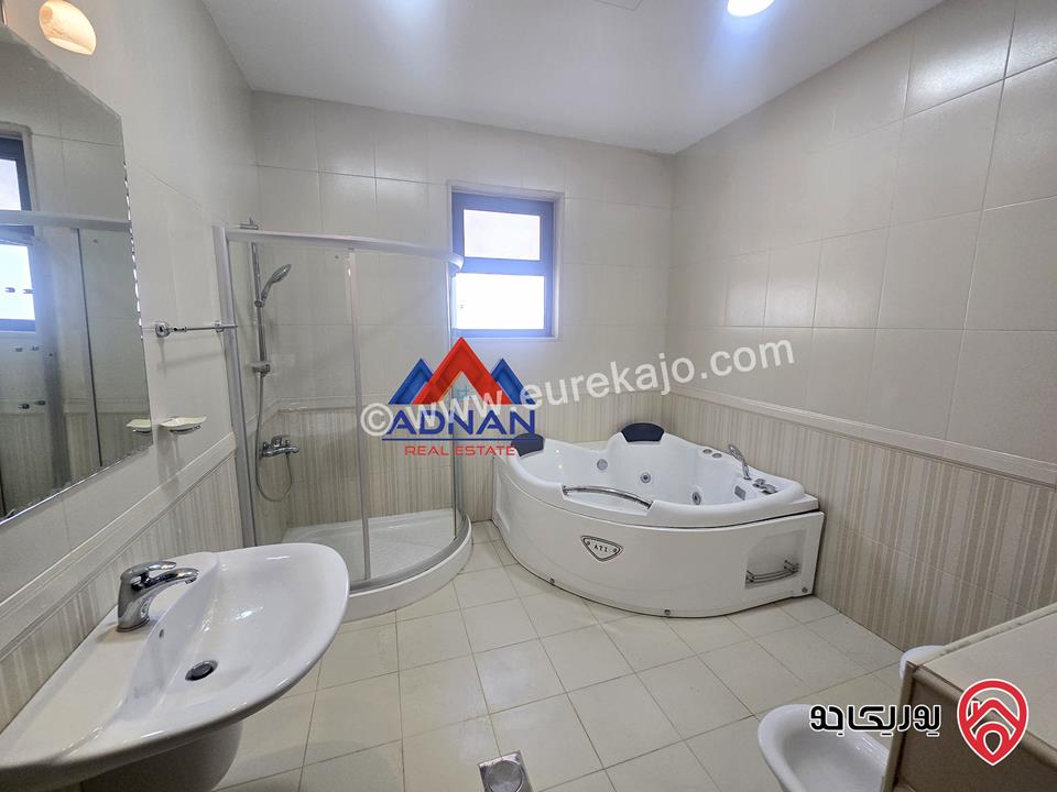 فيلا فخمة متلاصقة مساحة 650م على أرض 500م للايجار في عمان - عبدون