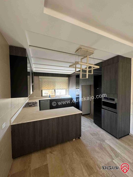 شقة سوبر ديلوكس مساحة 185م طابق ثالث للبيع في عمان - تلاع العلي