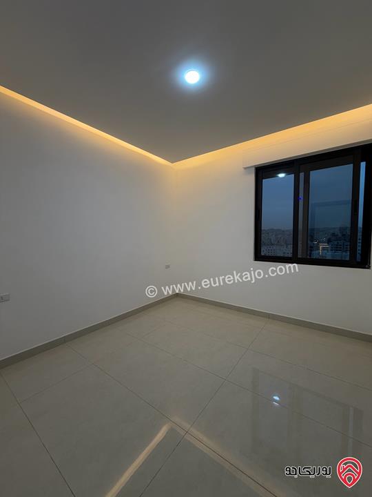 شقة طابق ثالث مع رووف مساحة 145م للبيع في عمان - الجبيهة