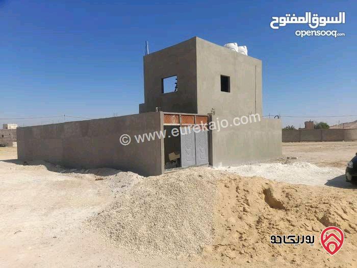 شاليه مساحة الأرض 306م والبناء 90م للبيع في البلقاء - بمنطقة الكرامة