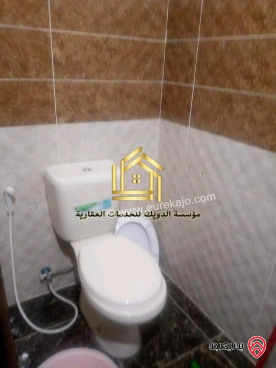 شقة فارغة طابق شبه ارضي مساحة 150م داخلي و 80م خارجي للإيجار في عمان - ضاحية الرشيد 