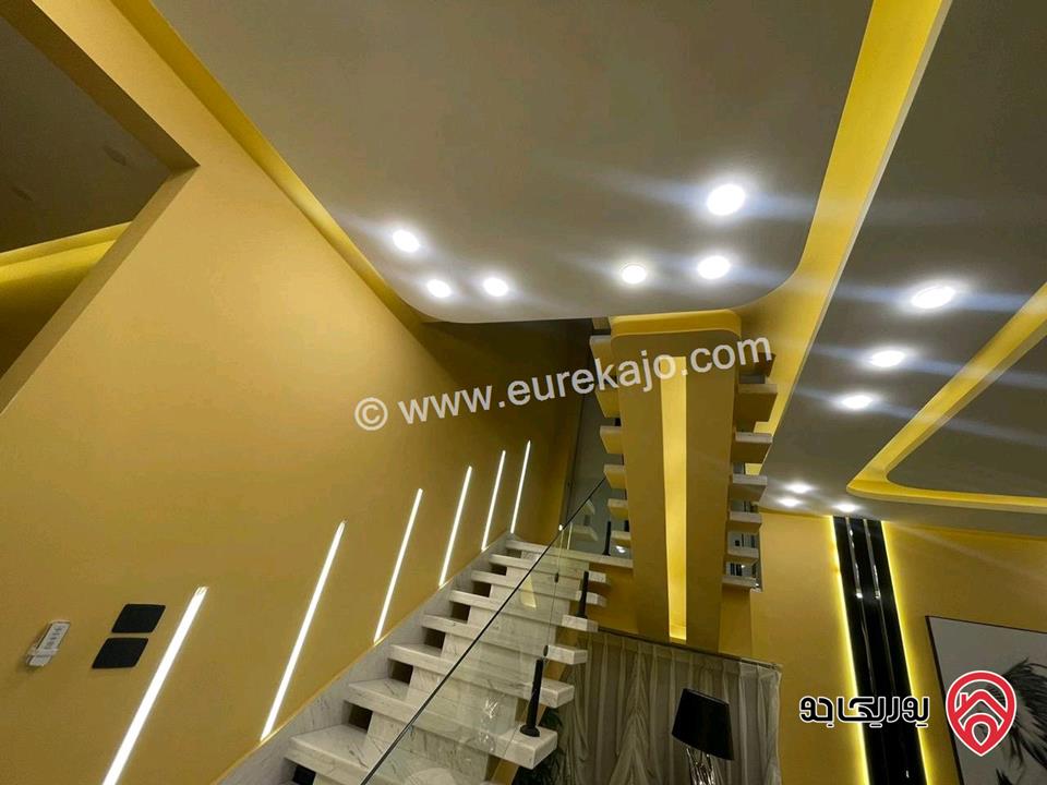 شقة طابق ثالث دوبلكس مساحة 247م للبيع في عمان - أم السماق