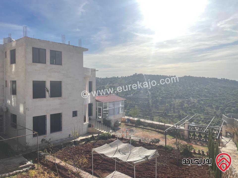 فيلا مستقلة مساحة 293م على أرض 900م للبيع في عجلون ( راس منيف ) 