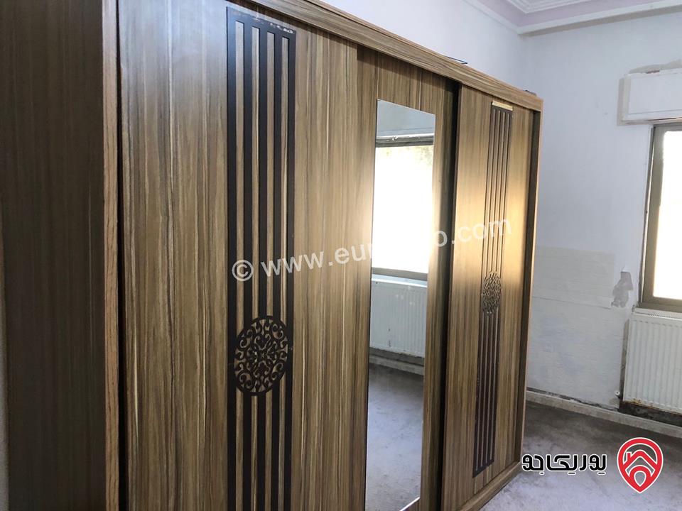 غرفة ماستر مفروشة مدخل مشترك من شقة أرضية للايجار في عمان - الجبيهة