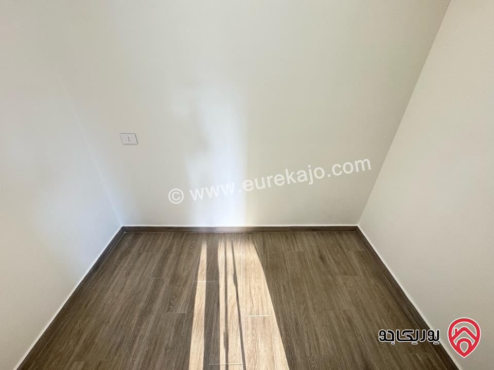 شقة سوبر ديلوكس طابقية طابق اول مساحة 325م للبيع في عمان - الجبيهة حي المنصور