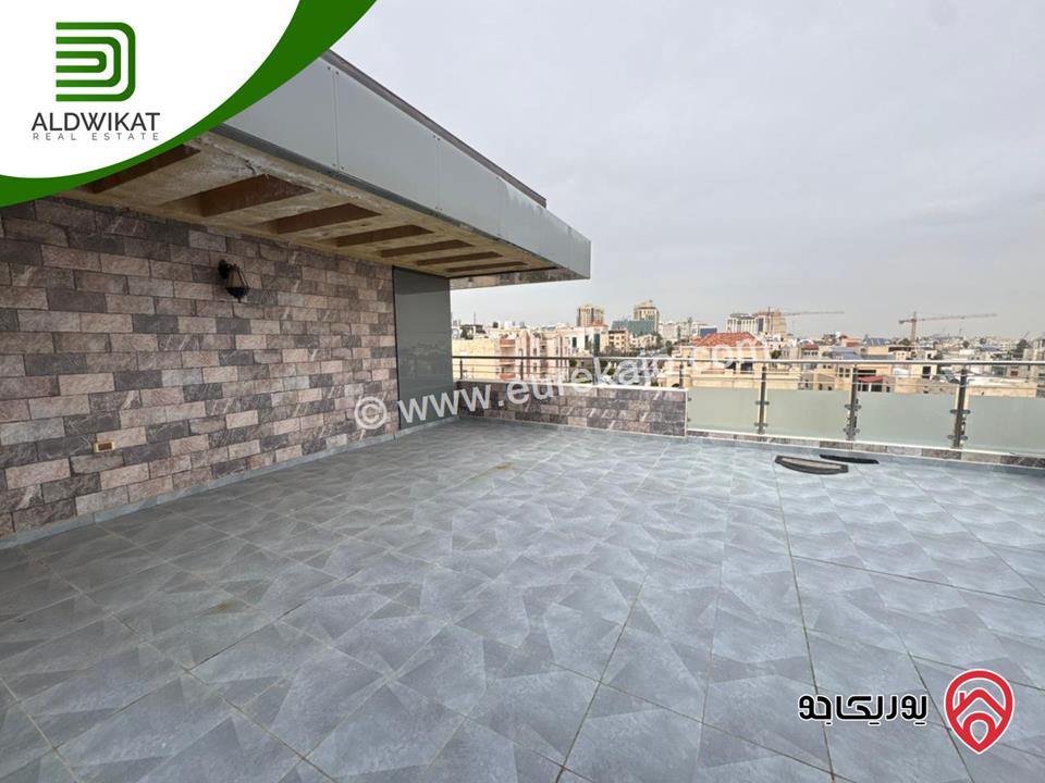 شقة للبيع في عمان - عبدون طابق اخير مع روف مساحة البناء 300م ومساحة الترس 50م موقع مميز