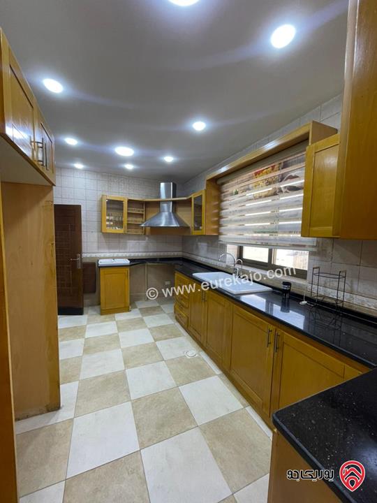 شقة شبه مفروشة طابق ثالث مساحة 325م للايجار في عمان - ضاحية الرشيد