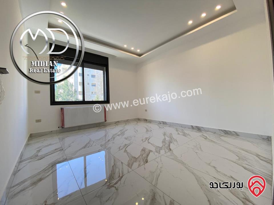 شقة دوبلكس ارضية للبيع في عمان - خلدا مساحة 315م مع ترس وحديقة 150م تشطيبات و ديكورات عصرية فاخرة جديدة لم تسكن