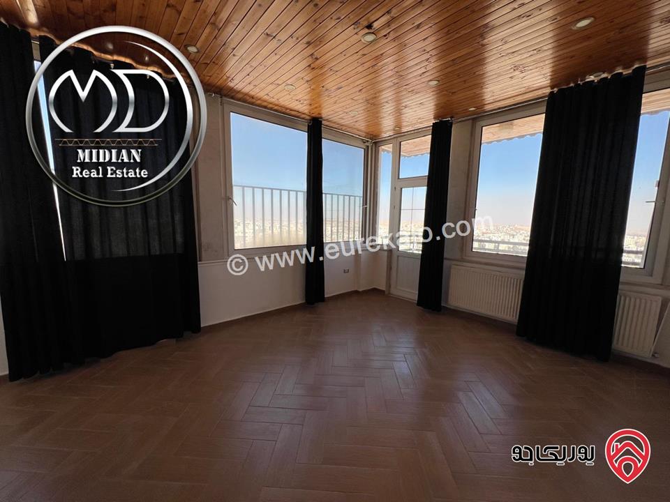 شقة دوبلكس فارغة للايجار طابق أخير مع روف في عمان - ضاحية الرشيد مساحة 300م مع تراسات اطلالة رائعة