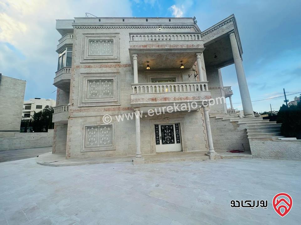 قصر فخم مساحة البناء 2 دونم على أرض 1 دونم و 250م للبيع في عمان - الجبيهة بسعر مغري 
