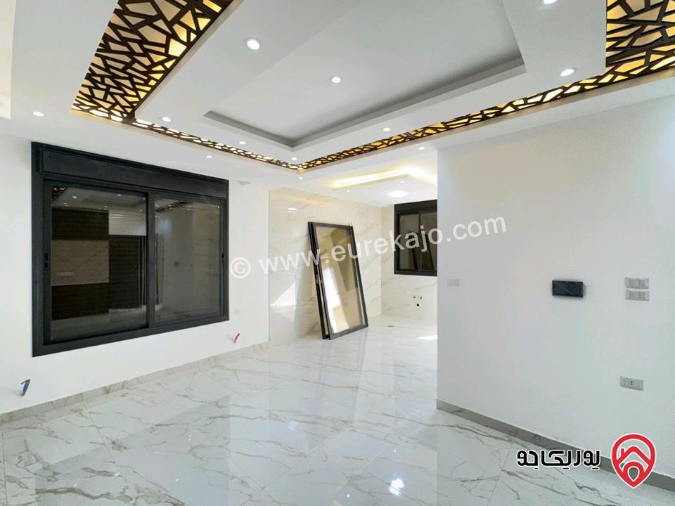 شقة بتشطيبات سوبر ديلوكس طابق أخير مع روف مساحة 175م للبيع في عمان - شفا بدران 