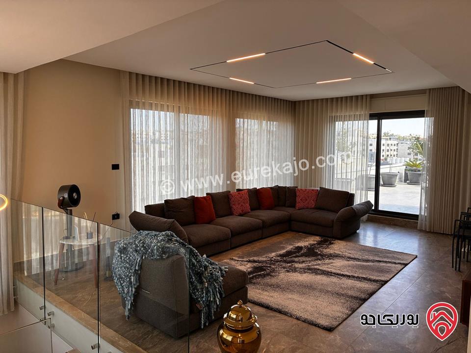 شقة مفروشة طابق أخير مع روف للبيع في عمان - رجم عميش مساحة 270م داخلي والترس 120م منطقة هادئة ومطلة