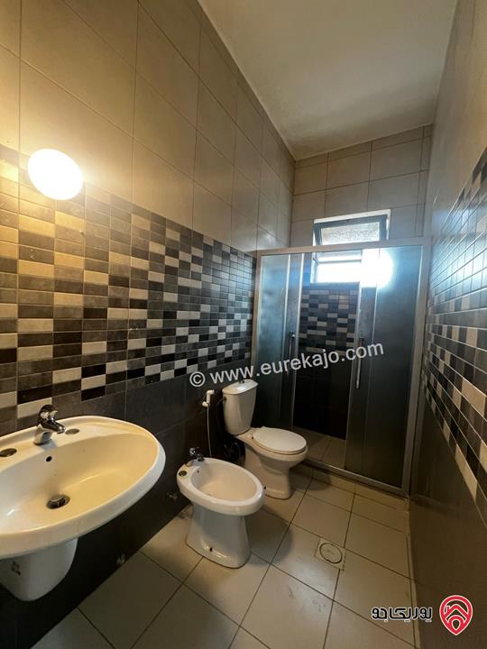 شقة طابقية ارضية مساحة 200م للايجار في عمان - ام اذينة