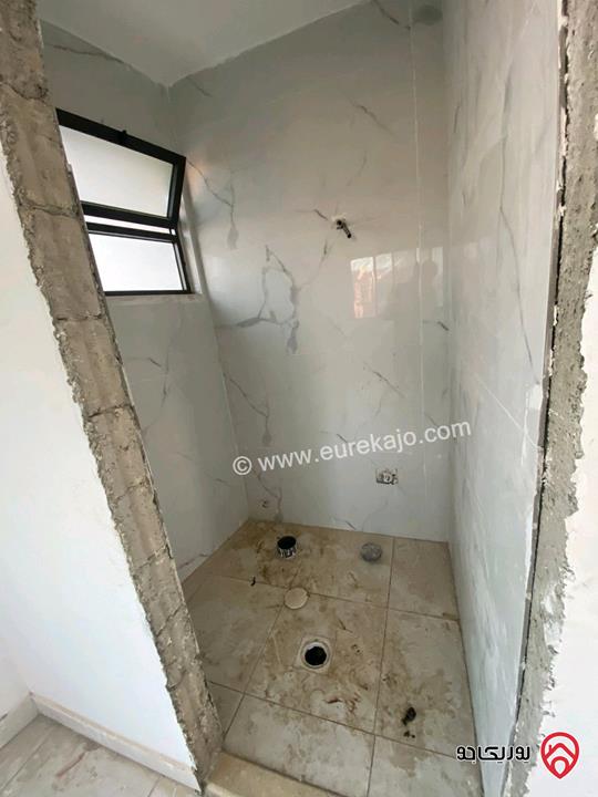 شقة فارغة طابق ثالث مع روف مساحة 205م جديدة لم تسكن للبيع في عمان - خلدا