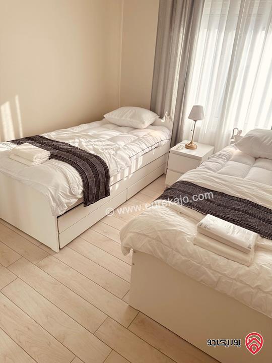 شقة فاخرة مفروشة طابق ثالث مساحة 107م للايجار في عمان - دير غبار